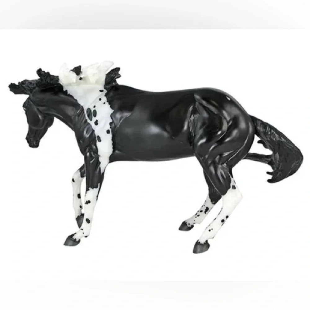 Breyer traditional “Paint me a Pepto” Model horse - Picture 3 of 9